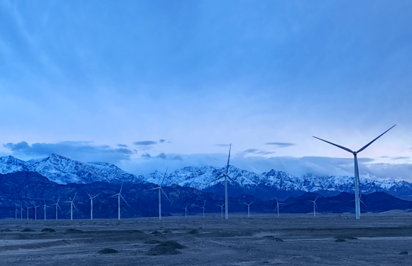 4.海西片区运维中心 -《雪山下的风机》-周永胜.png