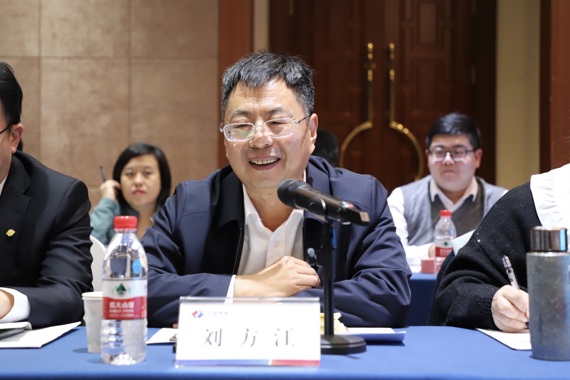 38f55e15210e4363a5d14ea10bf3ca95 山东博猫游戏三公司党委委员副总司理刘方江